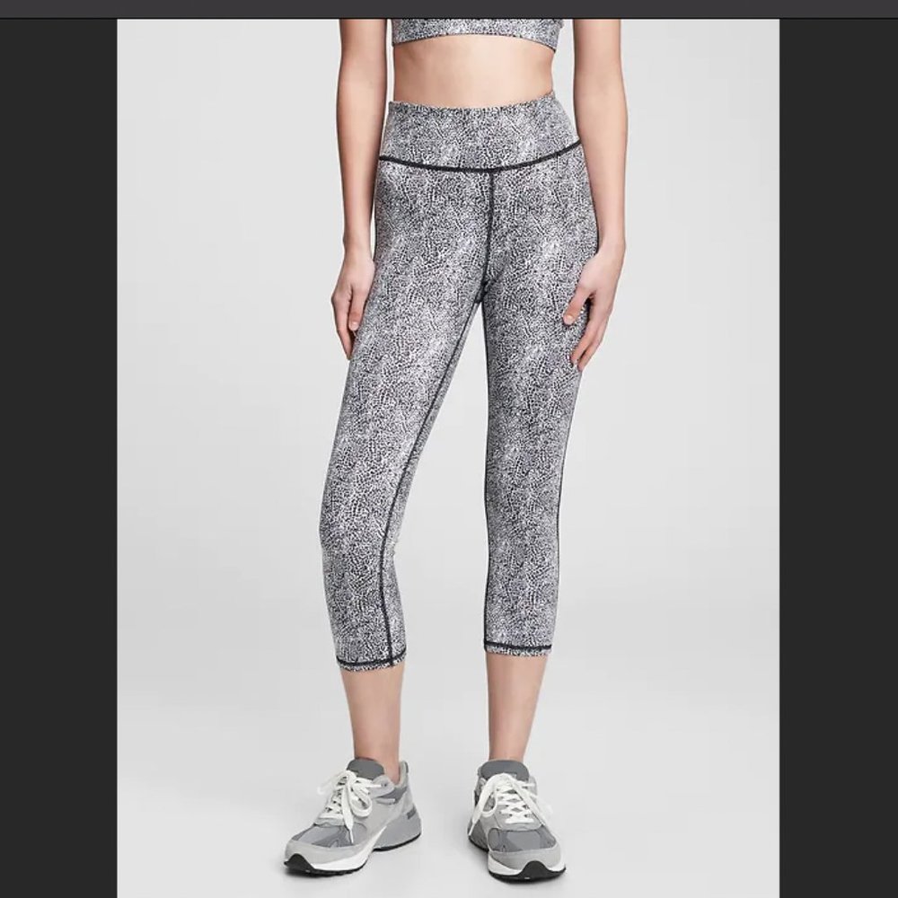 🖤🤍 NWT‼️ GapFit Compression Capris